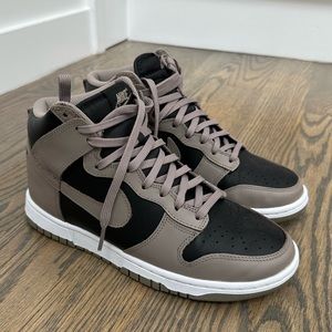Like-New Nike Dunk High Moon Fossil Size 8.5